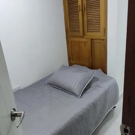 Habitaciones Amobladas Laureles 1 Medellín Exterior foto