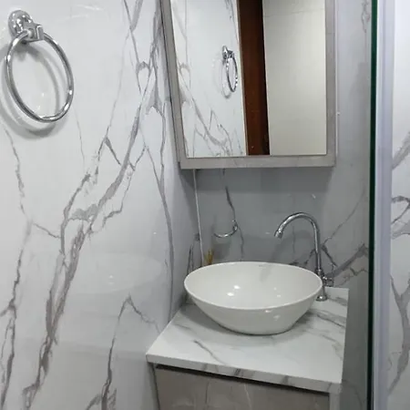 Habitaciones Amobladas Laureles 1 Medellín Exterior foto
