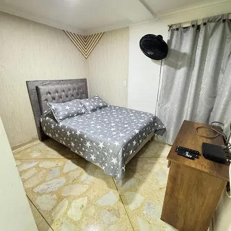 Habitaciones Amobladas Laureles 1 Medellín Exterior foto