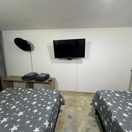 Habitaciones Amobladas Laureles 1 Medellín Exterior foto